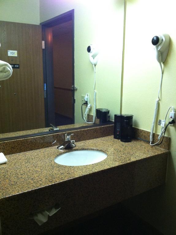 Super 8 By Wyndham O'Fallon Mo/St. Louis Area Room photo